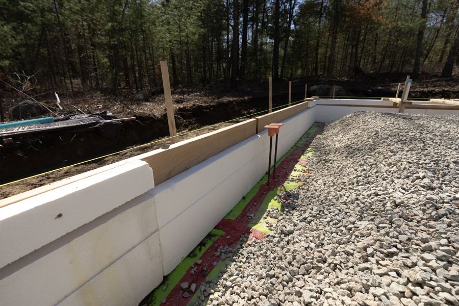 Edge insulation and crushed stone, before the slab.